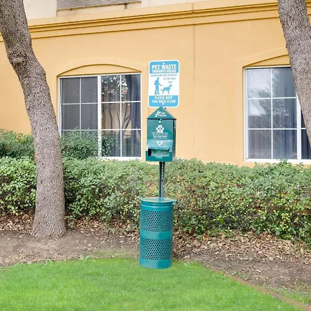La Quinta By Wyndham Dallas North Central-2