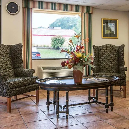 Econo Lodge Inn & Suites Columbus Near Fort Benning-3