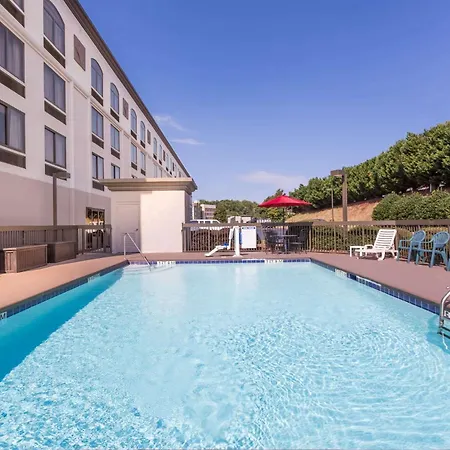 Wingate By Wyndham Greenville Airport-2