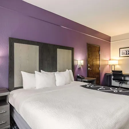 La Quinta By Wyndham Kansas City Airport-3