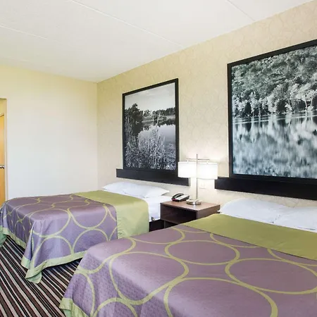 Super 8 By Wyndham Plattsburgh-2