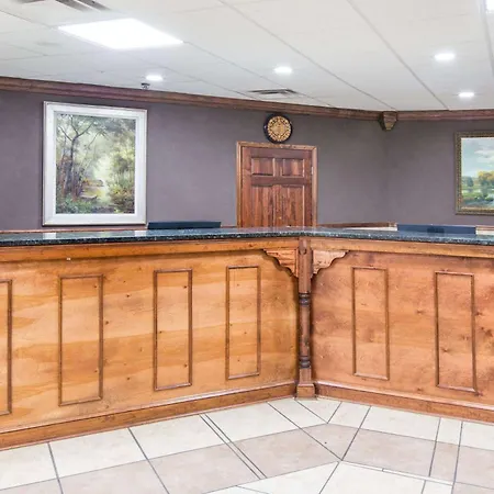 Days Inn By Wyndham Columbus-North Fort Moore-3