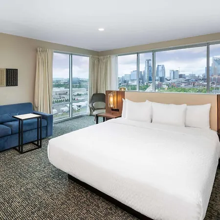 La Quinta Inn & Suites By Wyndham Nashville Downtown Stadium-2