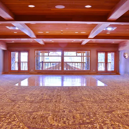 Moose Hotel And Suites-3