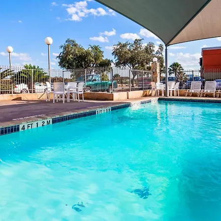 Travelodge By Wyndham San Antonio Downtown Northeast-3