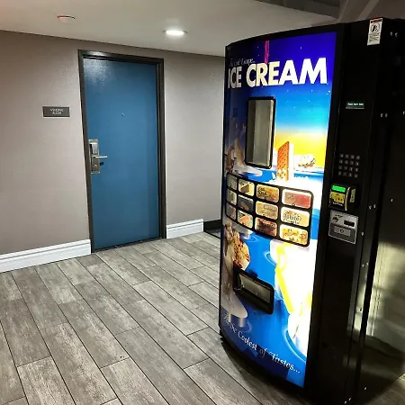 Super 8 By Wyndham Mesa Downtown Near Convention Center-2