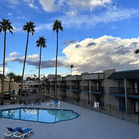 Super 8 By Wyndham Mesa Downtown Near Convention Center-3