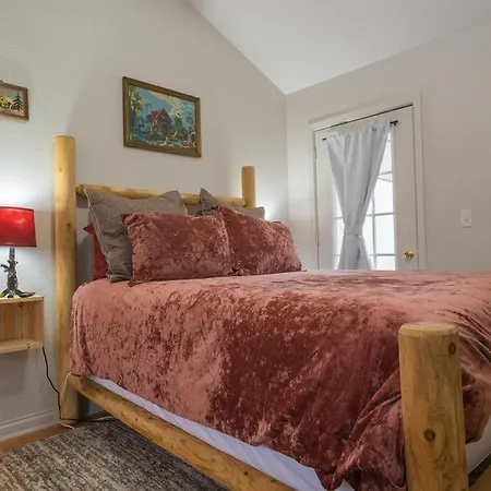 Sasquatch Lodge A Sleeps 12-3