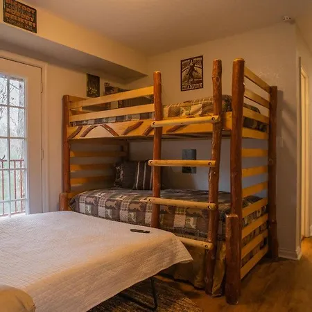 Sasquatch Lodge A Sleeps 12-2
