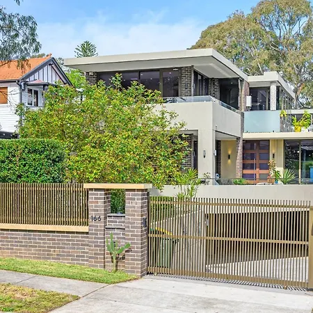 Putney Brand New Luxury House Pool & Waterview-2