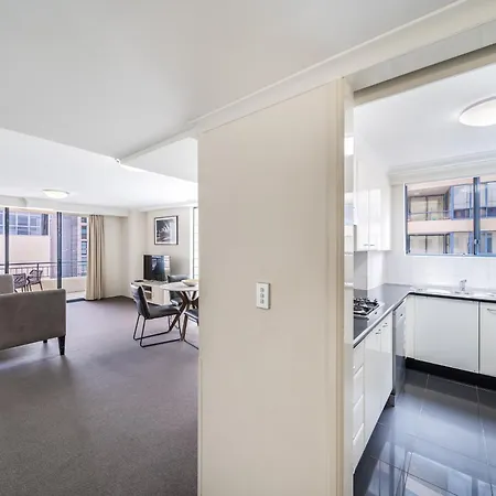 Oaks Sydney Castlereagh Suites-3