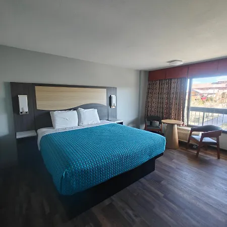 Mountain Vista Inn & Suites - Walking Distance To The Island-2