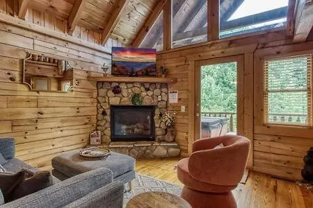 Cozy Forest Cabin - Hot Tub, Pets Welcome, Sleep 10 With Wraparound Deck, Scenic Views And Access To Resort Pool, Near The Parkway, Tanger Outlets And Dollywood, Smoky Mountain Charm, 24Hr Hospitality And Family Comfort-2