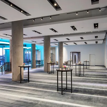 Aloft By Marriott Boston Seaport District-2