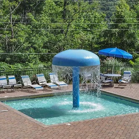 Moonshine Manor-Pets Ok-W/D-Pool Table-Arcade-Hot Tub-2