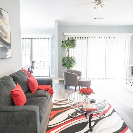 Cozy Home, 10 Minutes Away From Downtown-2