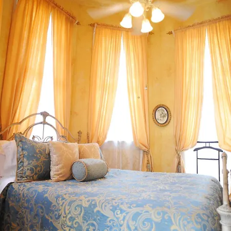 Hh Whitney House - A Bed & Breakfast On The Historic Esplanade-3