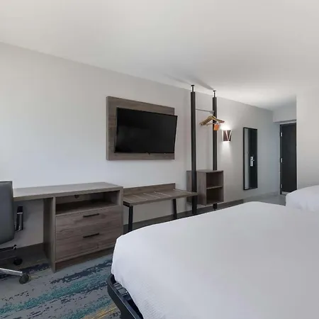 Clarion Pointe Okc Airport-2