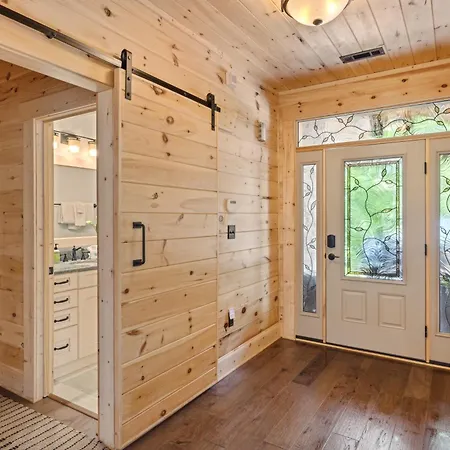 Take Me Down To "Bearadise City", A Luxurious 4 Bedroom Cabin Nestled In The Cobbly Knob Resort!-2