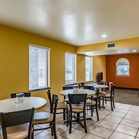 Econo Lodge Near Lackland Air Force Base-Seaworld-2