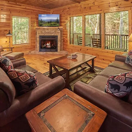 Lumberjack Lodge: Pool Theater Fire Pit-3