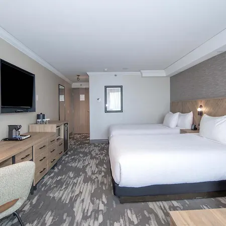 Sandman Signature Toronto Airport Hotel-3