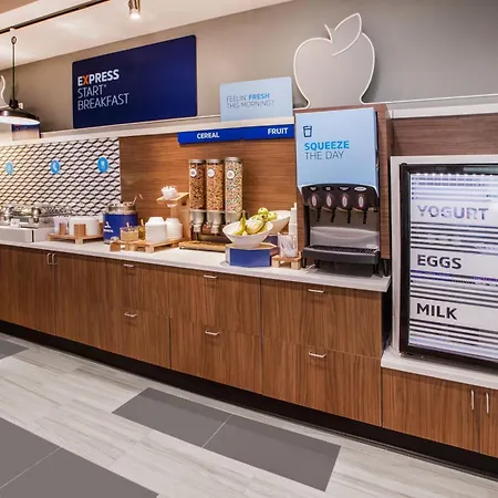 Holiday Inn Express & Suites Toronto Airport South By Ihg-3