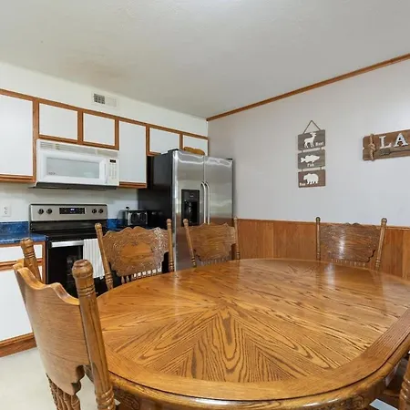 Artilla Cove Cabin 1- Lakeside - Pool & Hot Tub-2