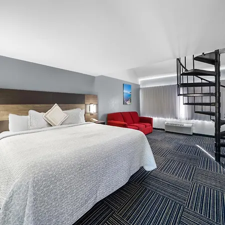 Admiralty Inn & Suites - A Red Collection Hotel-3