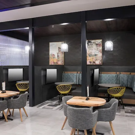 Courtyard By Marriott Houston Heights/I-10-3