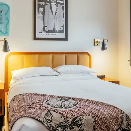 Dew Drop Inn Hotel & Lounge-2