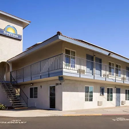 Days-Inn By Wyndham Bakersfield-3
