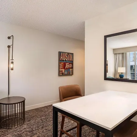 Doubletree Suites By Hilton Austin Downtown Capitol-3