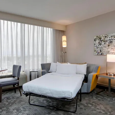 Courtyard By Marriott Boston Logan Airport-3