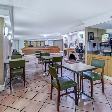 Coratel Inn & Suites By Jasper Wonderland-2