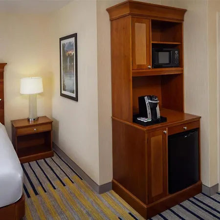 Hilton Garden Inn Portland Downtown Waterfront-3