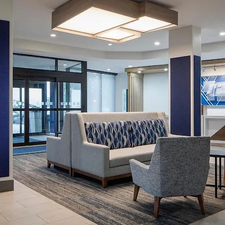 Holiday Inn Express Dallas Market Center By Ihg-2