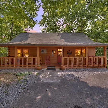 Er76 - Bear Tracks - Great Location! Close To All The Action! Cabin-3