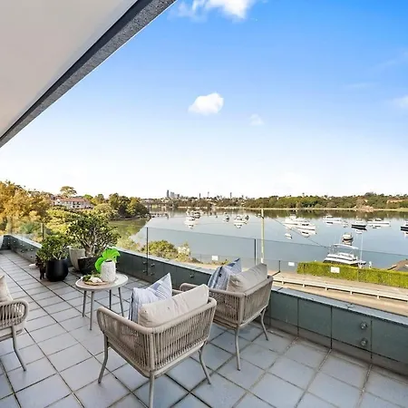 Luxury 6Beds Waterfront Retreat-2