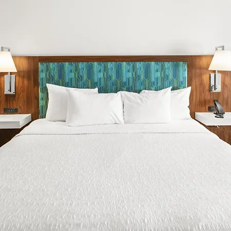 Hampton Inn Columbus-North-3