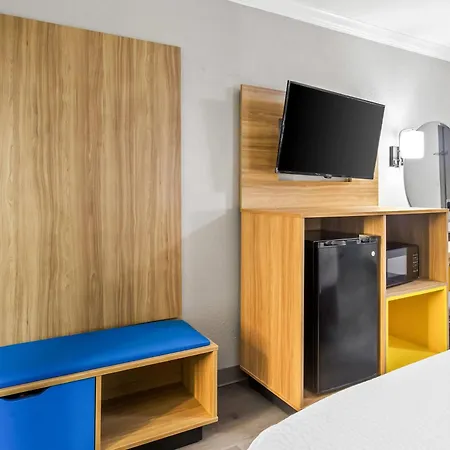 Days Inn By Wyndham Houston East-2