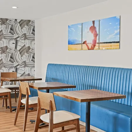 Days Inn By Wyndham Regina-3