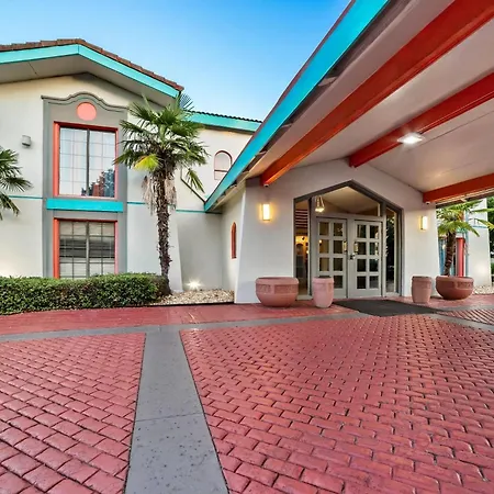 Howard Johnson By Wyndham Columbus Fort Benning-3