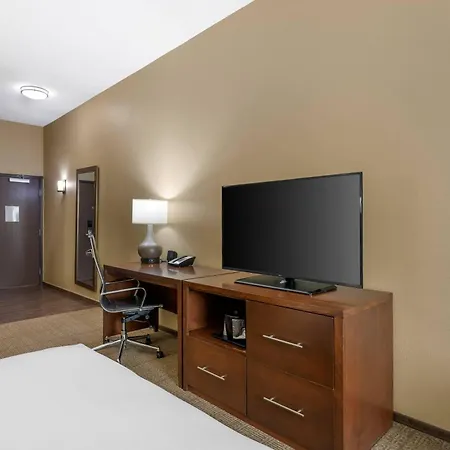 Comfort Suites West Omaha-2