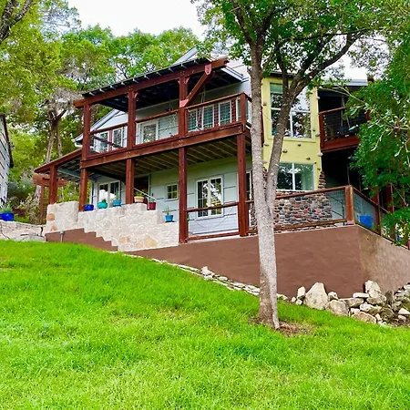 The Rivery Retreat, Choose From Luxury Guesthouse Cabin Or Poolside Suite In Lake Austin Hill Country-3