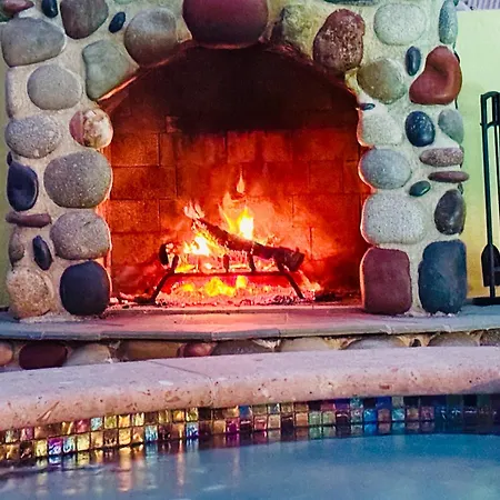 The Rivery Retreat, Choose From Luxury Guesthouse Cabin Or Poolside Suite In Lake Austin Hill Country-2