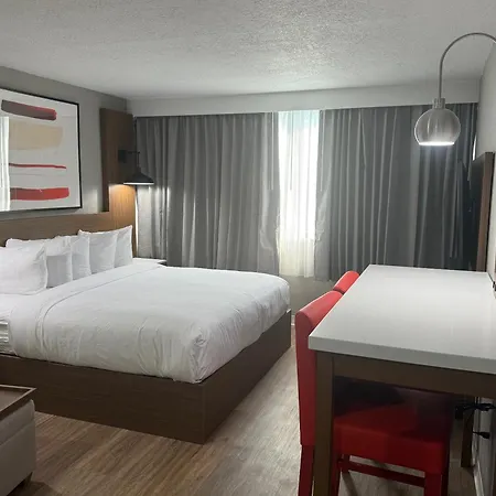 Ramada By Wyndham Albuquerque Midtown-3