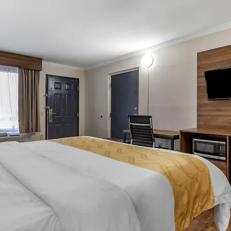 Quality Inn & Suites Ft Jackson Maingate-3