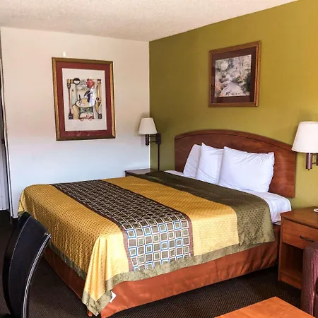 Econo Lodge Oklahoma City Northeast-3