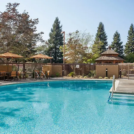 Courtyard By Marriott Santa Rosa-2
